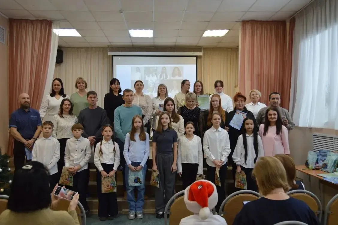 ✨Ежегодно в МАОУ "СОШ131" проходит церемония награждения лучших учеников школы.  💥Церемония "За чест