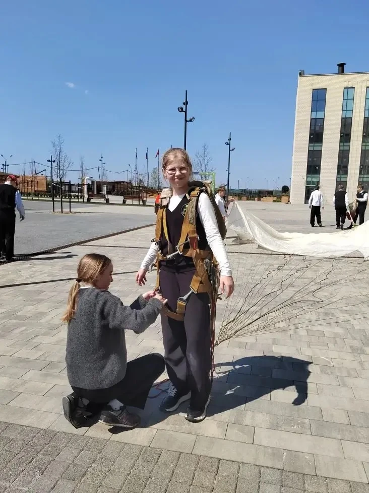 В рамках элективного курса «Патриоты Белогорья» ученики пятого кадетского класса вместе с классным р