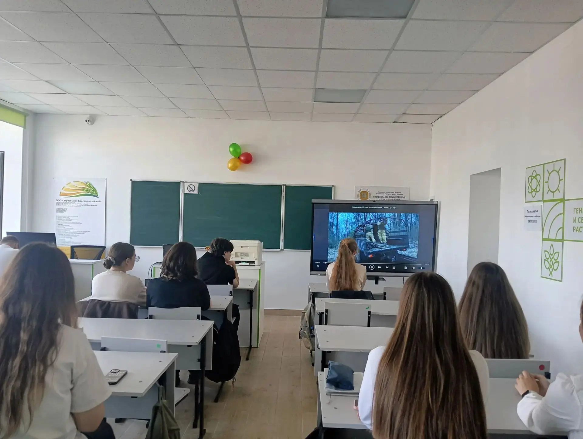 В школе прошли важные профилактические показы для учеников 9-11 классов.