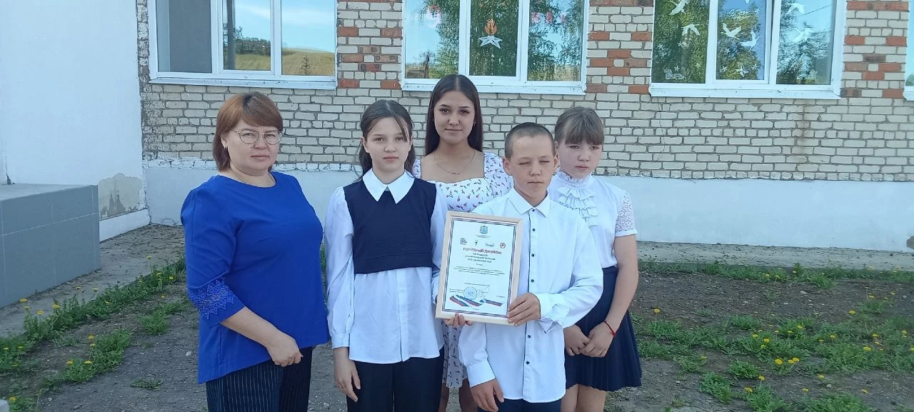 Сегодня в школе царила особенная атмосфера. Учащиеся и учителя  собрались вместе на тор...