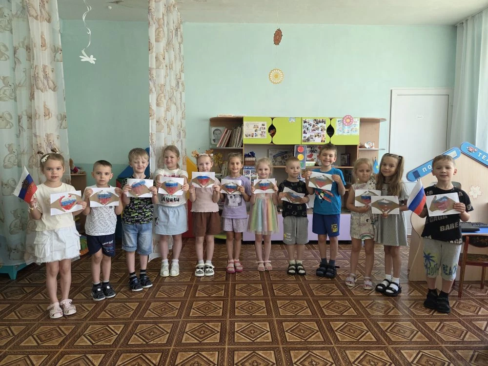 «Лето в яркие краски одето»


В старшей группе "Почемучки" реализуется летний проект «Лето в яркие к