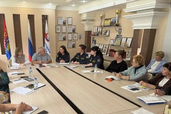 Сотрудники аппарата Управления и учреждений, подведомственных УФСИН России по Ивановско...