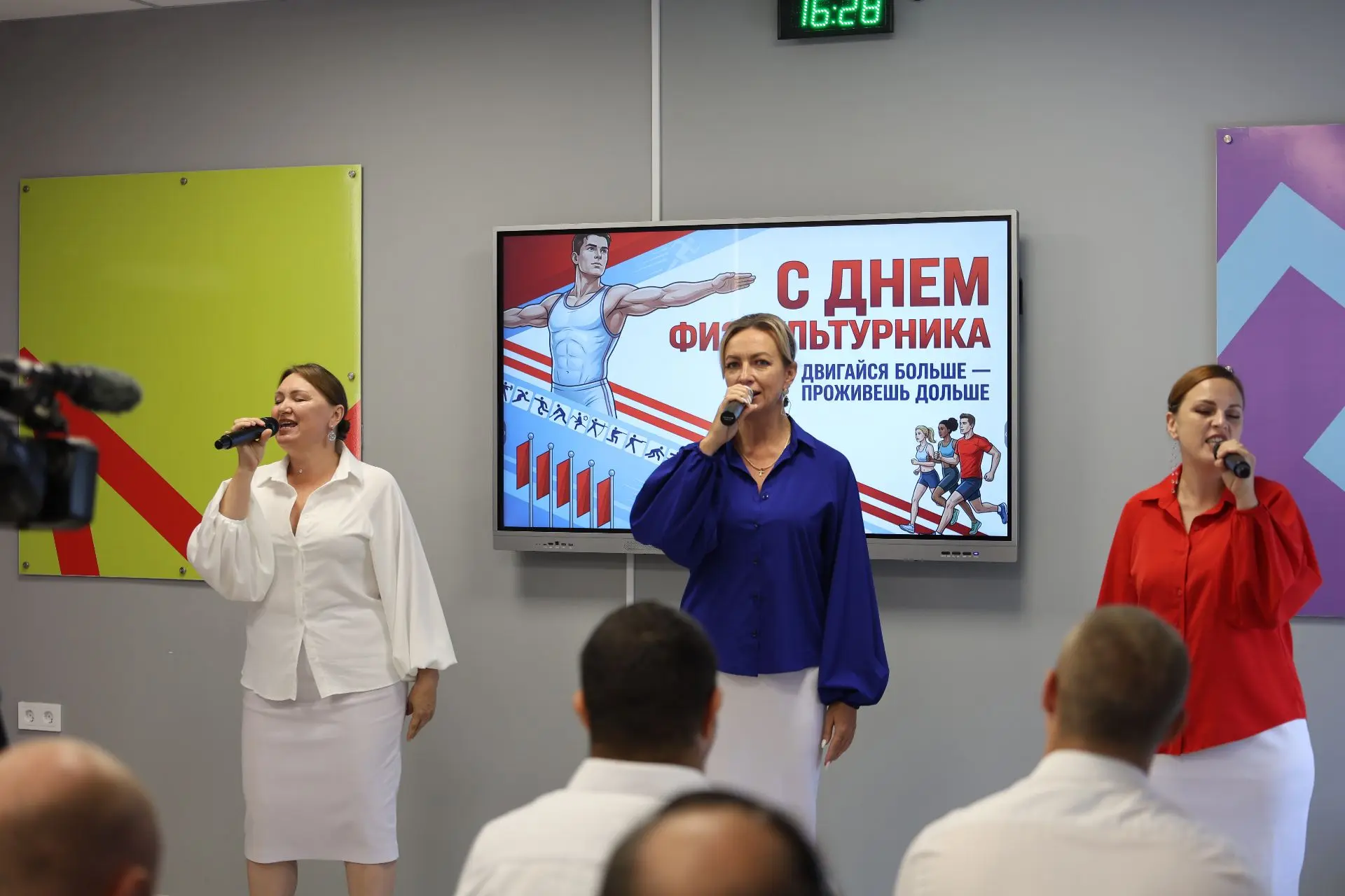 В молодежном центре Новороссийска прошла встреча спортсменов, преподавателей и ветерано...