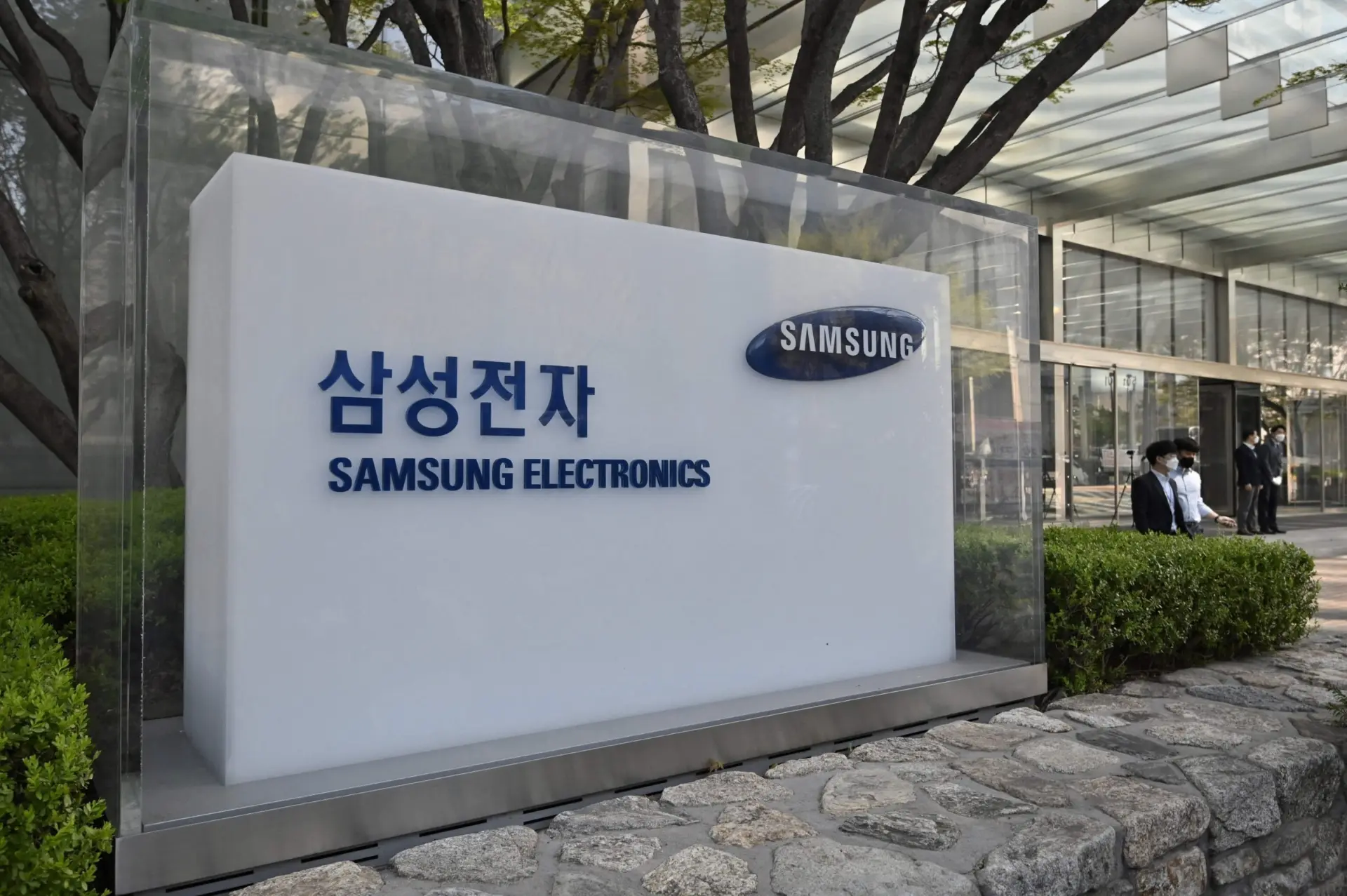 Samsung отдает сборку DDR5 и SSD подрядчикам ради выпуска HBM
