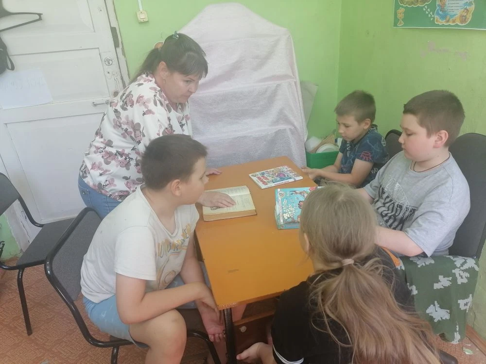 10 июня для юных читателей из РВО  прошёл познавательный час «Путешествие в страну этик...
