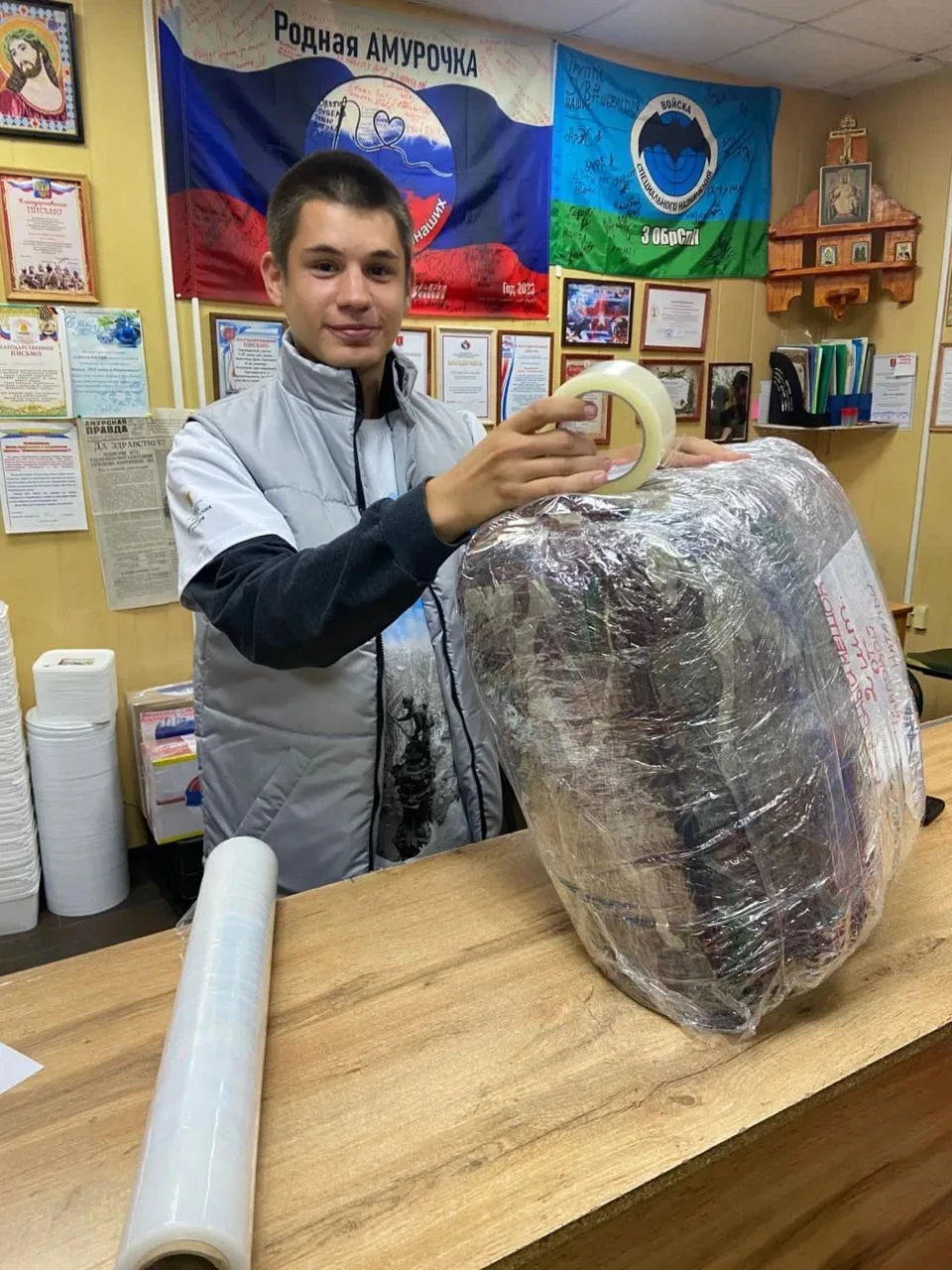 Знакомьтесь, это Абдумаминов Данил.  Многие его уже знают.  Данил очень активный молодой человек. Он