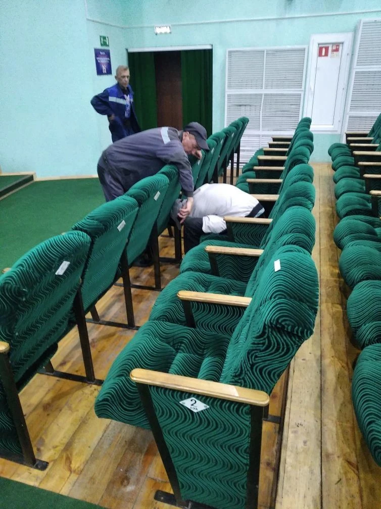 Ремонт и установка стульев в концертном зале в МКУ отдел культуры МР Нуримановский РБ.
