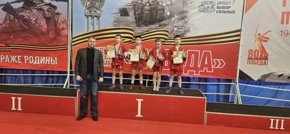 29 апреля в ДЕ "Воейков" ученики школы, занимающиеся в секции борьбы спортивного клуба "Журавлик" пр