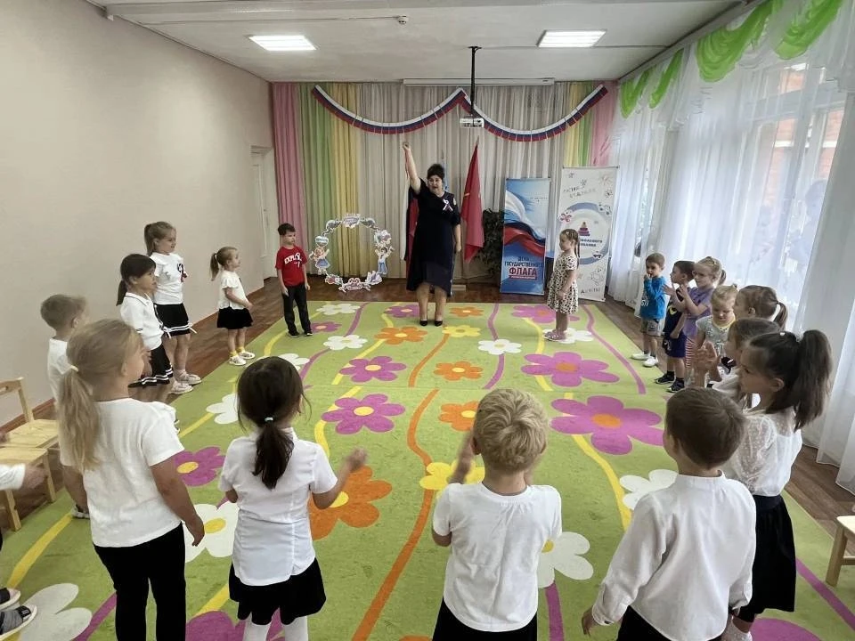 🇷🇺 В нашем детском саду сегодня прошло мероприятие, посвященное Дню Государственного ...