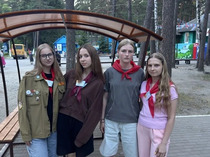 15 старшеклассников стали помощниками взрослых в лагере «Огонёк»
 
8 июня 2026 года базе Детского оз