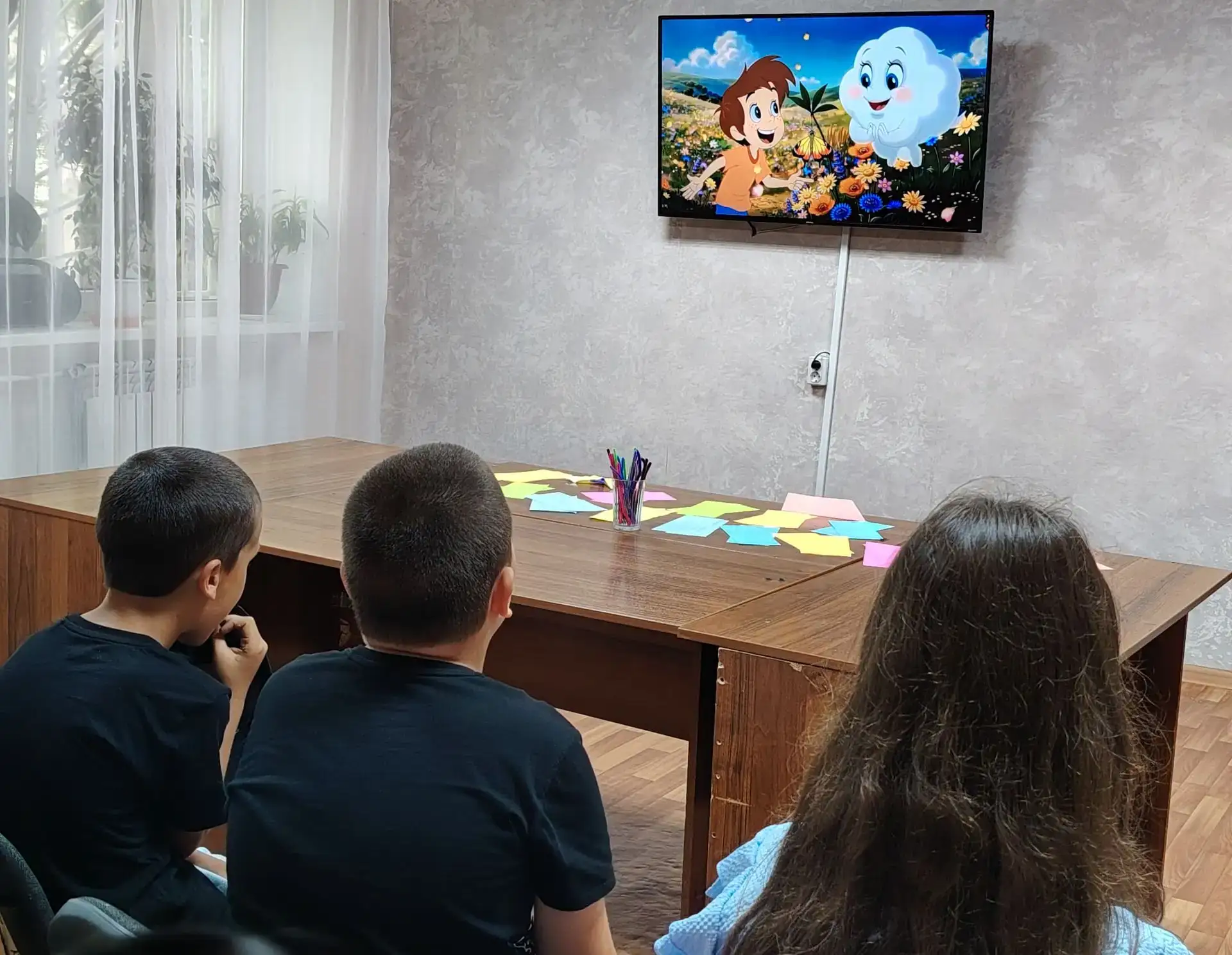 Сегодня в клубе по месту жительства «Орленок» распахнулись крылья творчества! Заведующая клубом Мари