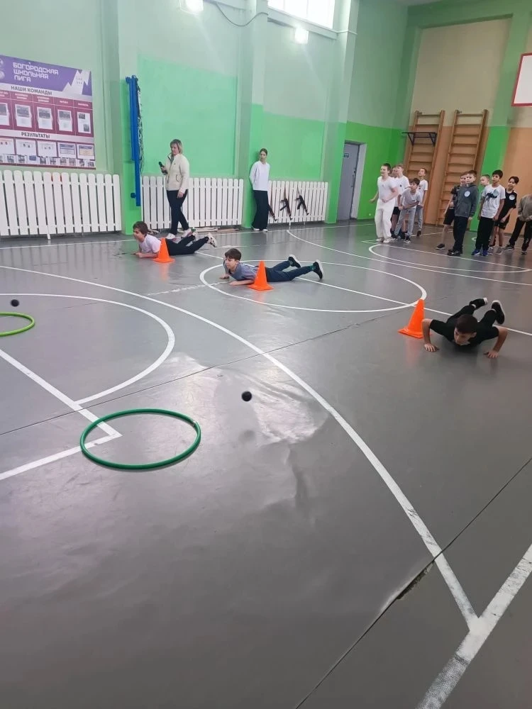 А НУ-КА, ПАРНИ!💪🏻🏅🏋️  Сегодня, в преддверии Дня защитника Отечества в нашей школе прошёл традиционны