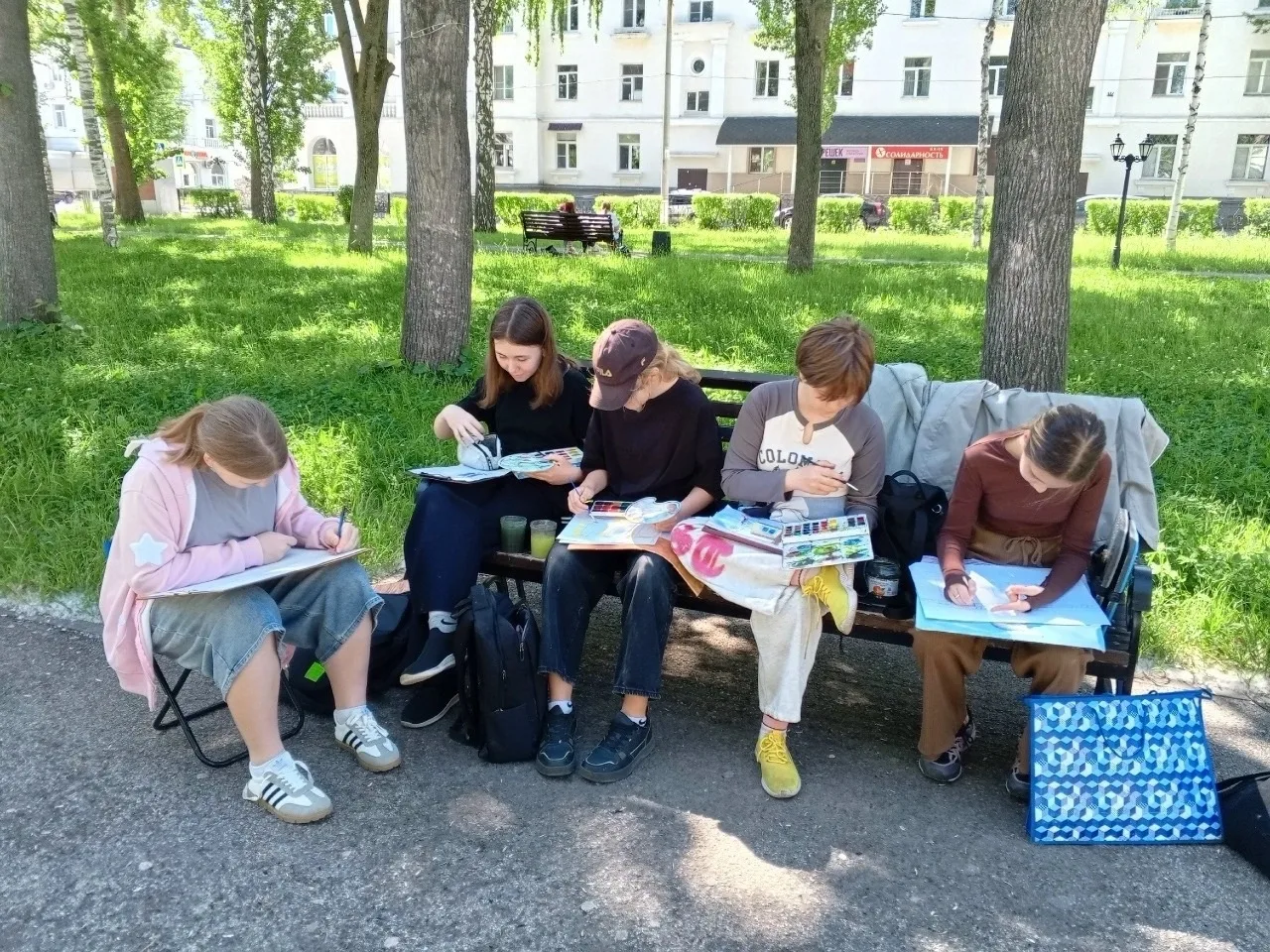 Начало лета для учеников нашей школы не каникулы, а горячая пора. На этой неделе ребята отправились 