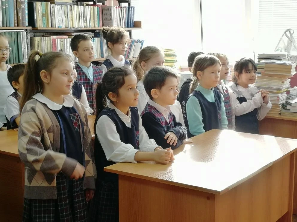 26 марта  в школьной библиотеке прошёл праздник "Посвящение первоклассников в читатели". Участники ш