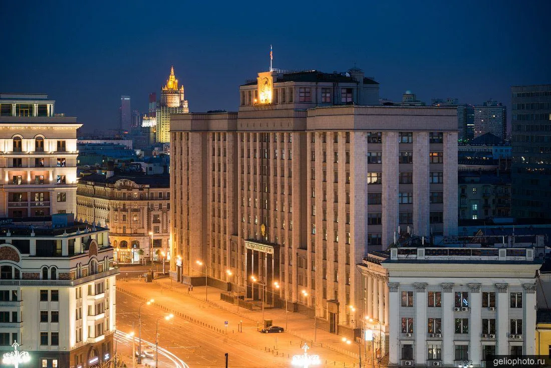Здание Государственной Думы РФ

📌 Здание Государственной Думы России было построено в 1932–1935 год