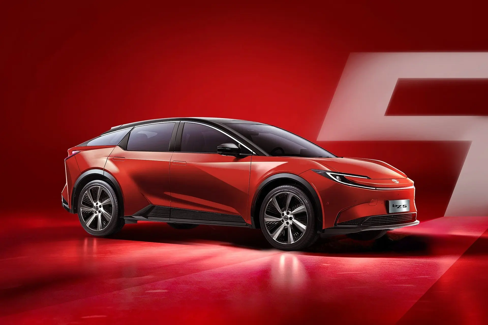 Плохо продающийся Toyota bZ5 пытается привлечь покупателей обновками и скидками