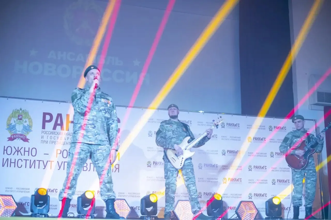 🇷🇺 «Победили тогда – победим и сейчас!»: ученики школы №15 Батайска стали участниками патриотическог