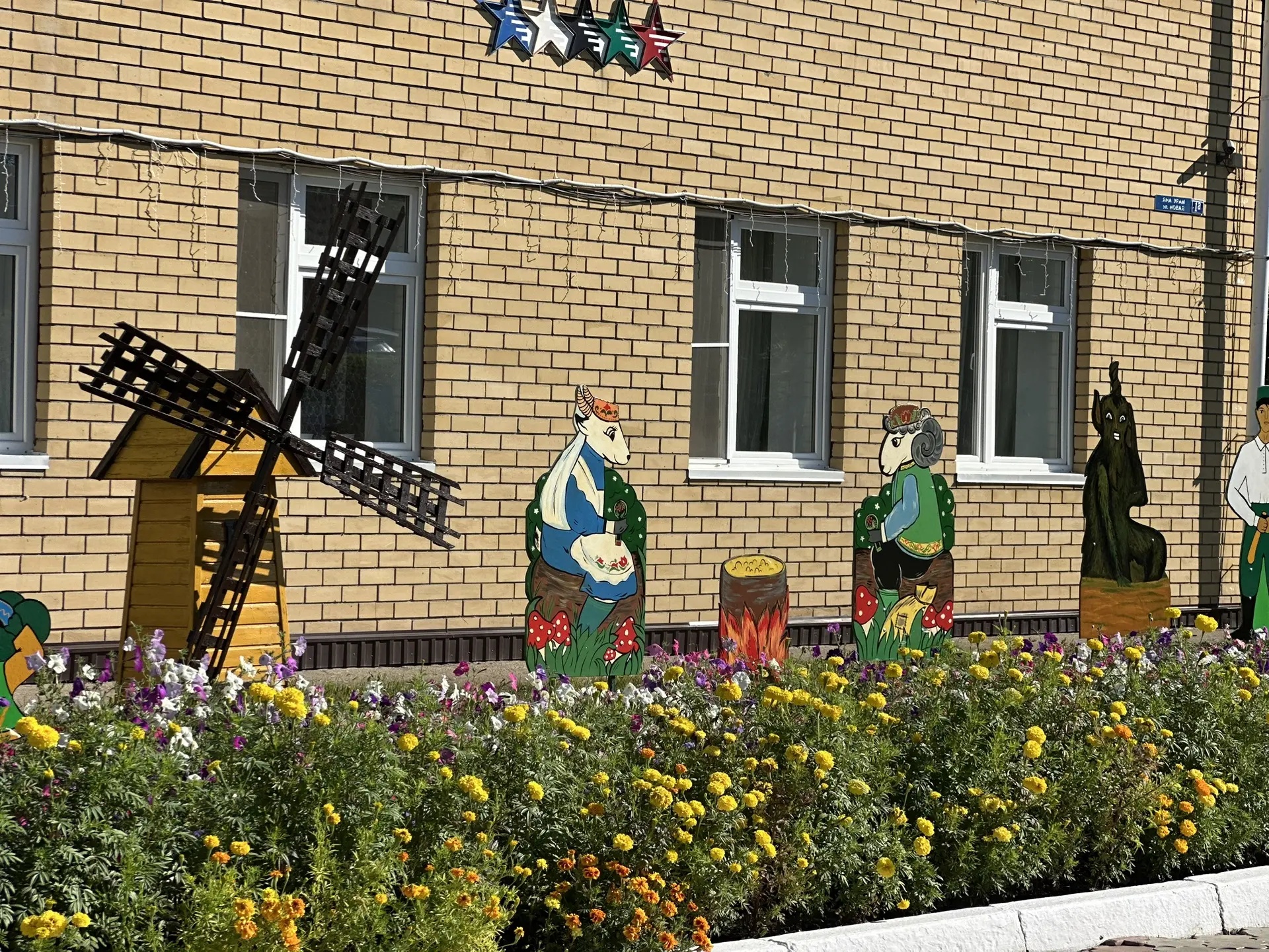 Сегодня в Олуязской средней школе имени Г. Х. Хабибрахманова состоялось августовское со...