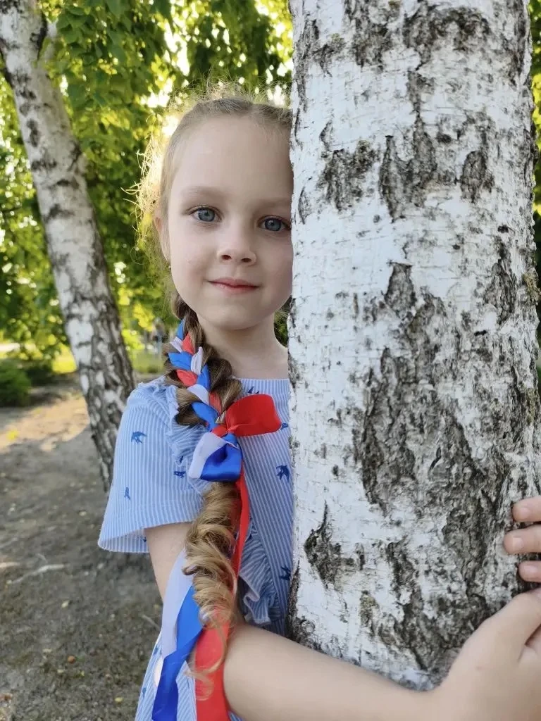 К фотоакции, посвященной Дню России присоединяется 
Кибалко Алена
группа «Почемучки»
номинация «Росс