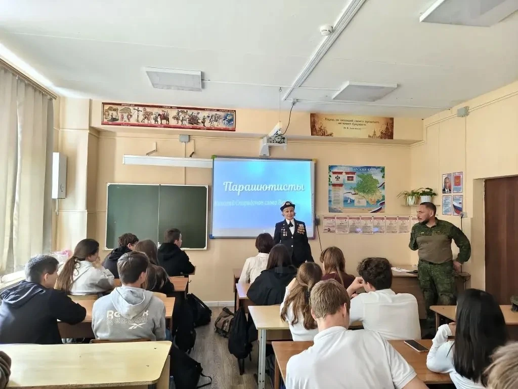 В 9 «Г» классе МБОУ СОШ №4 имени А.В. Суворова прошла встреча в рамках патриотического воспитания по