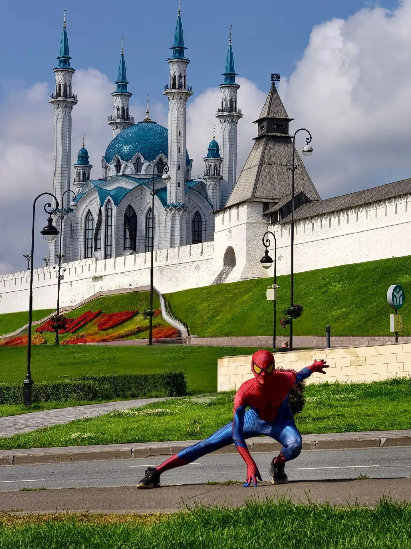 Человек-паук в Казани тоже ждёт премьеру новой части фильма. Старт с 20 августа. Собира...