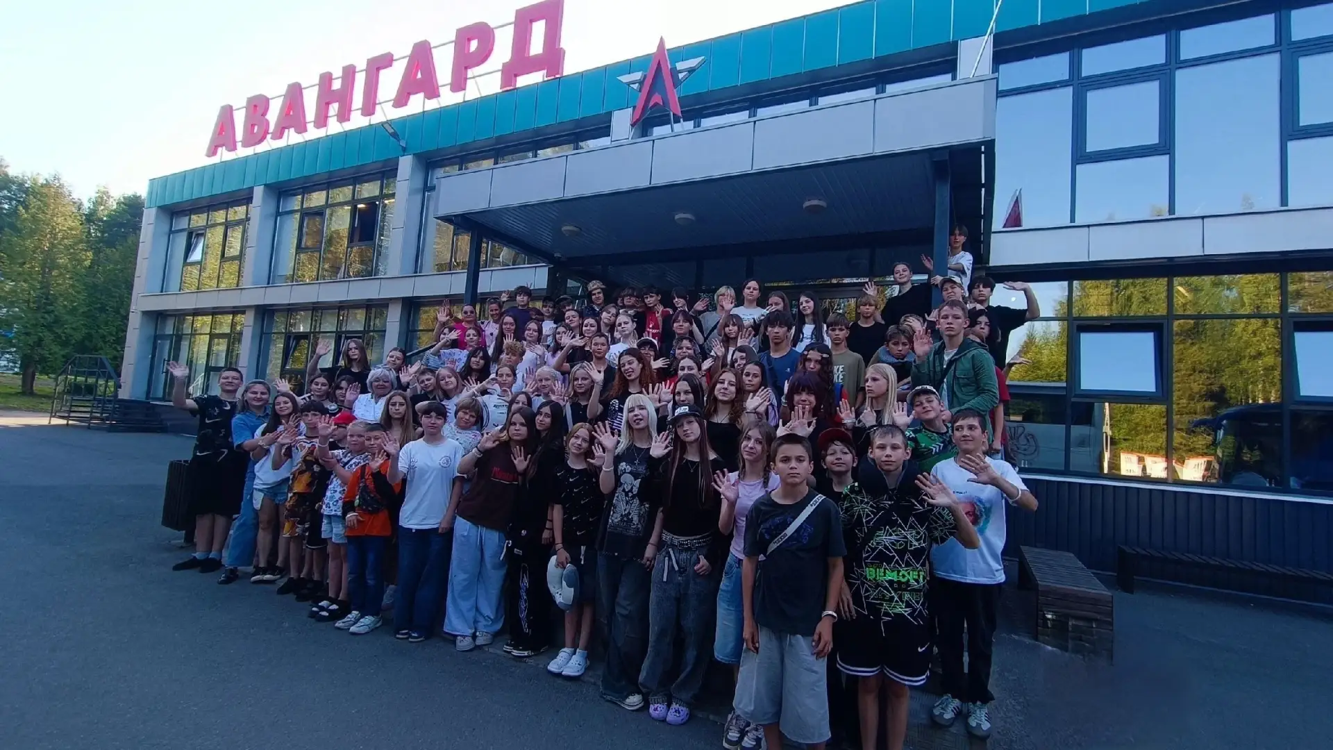 🌿 80 школьников из Алчевска завершили летний отдых на Вологодчине 

В центре военно-патриотического