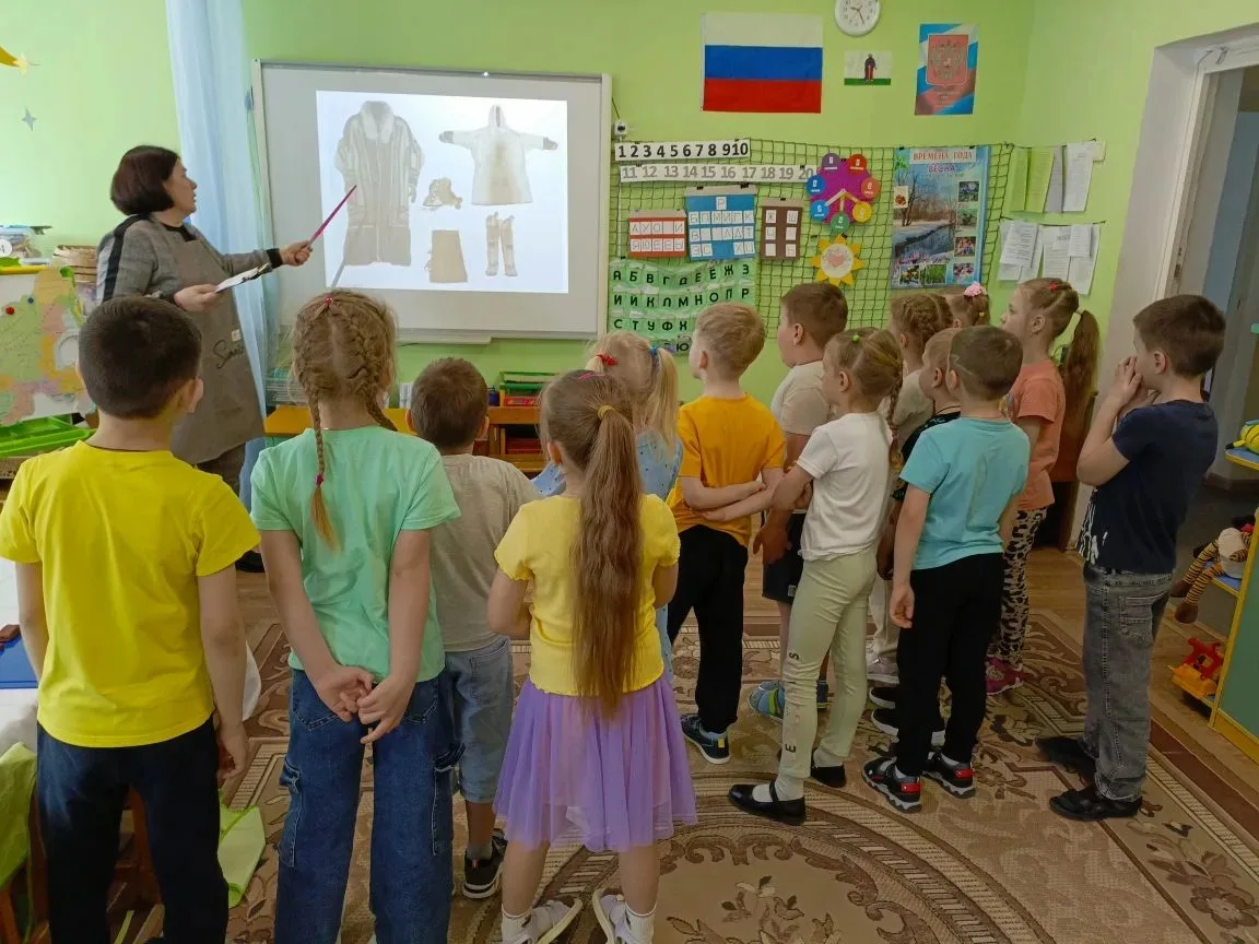 В рамках проекта " Народы России" ребята подготовительной группы  познакомились с народ...