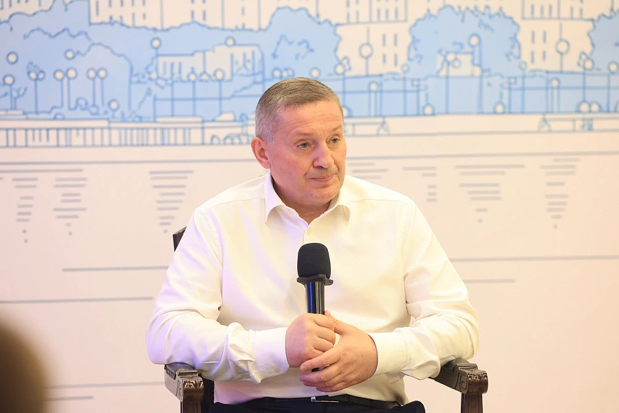 Губернатор Андрей Бочаров встретился с выпускниками региональной кадровой программы «Ст...