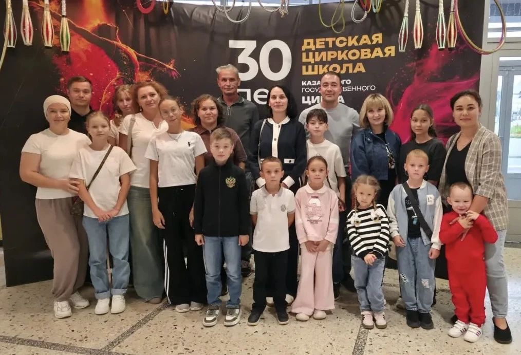 Сегодня вместе с коллегами и семьями побывали в Казанском цирке на спектакле «Вверх» — ...