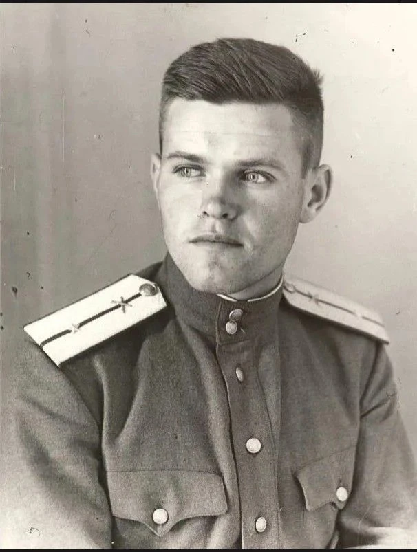 📌Лопухов Анатолий Владимирович родился 17 апреля 1926 года на руднике Лотиково Славяно...