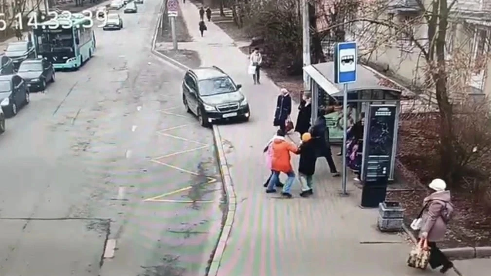 Прокуратура потребовала компенсацию для семьи близняшек, сбитых в Пушкине. В марте води...