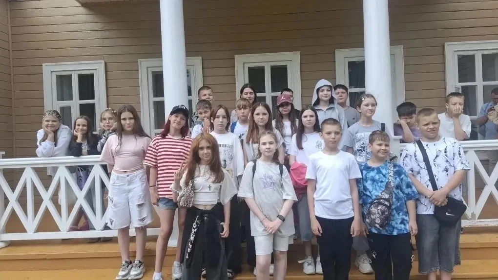 "И вижу я себя ребёнком, и кругом Родные всё места.."  24 мая ученики 5 "В" класса вместе с родителя