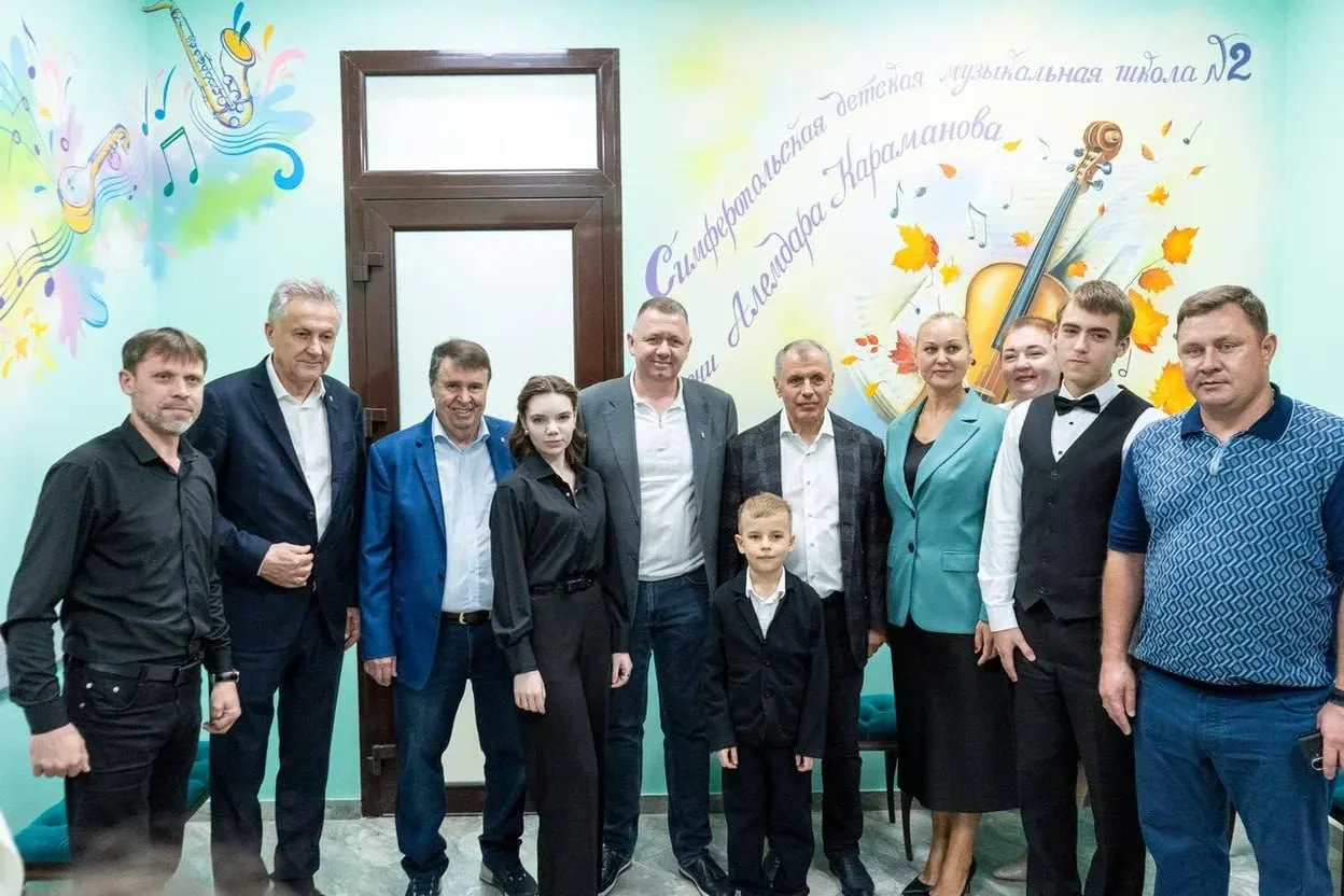 Глава администрации города Симферополя Михаил Афанасьев совместно с Председателем Госуд...