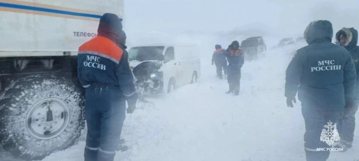 В Забайкалье эвакуируют людей, застрявших на дороге из-за непогоды
