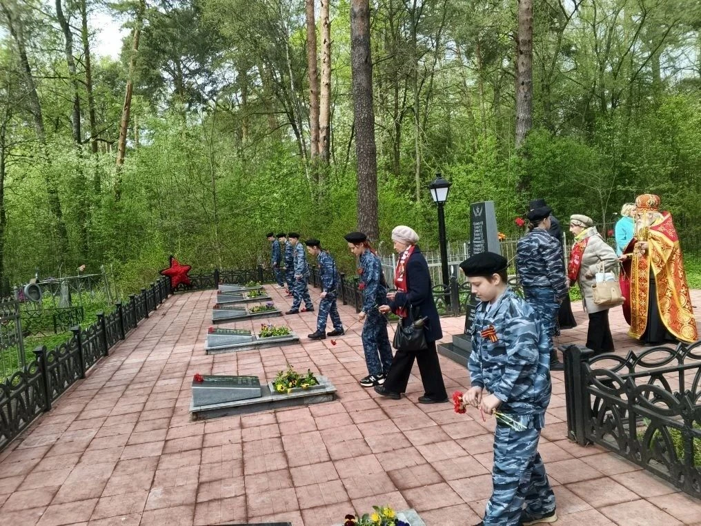 Кадеты движения «Юный друг полиции» — учащиеся Центра образования № 2 — приняли участие в торжествен