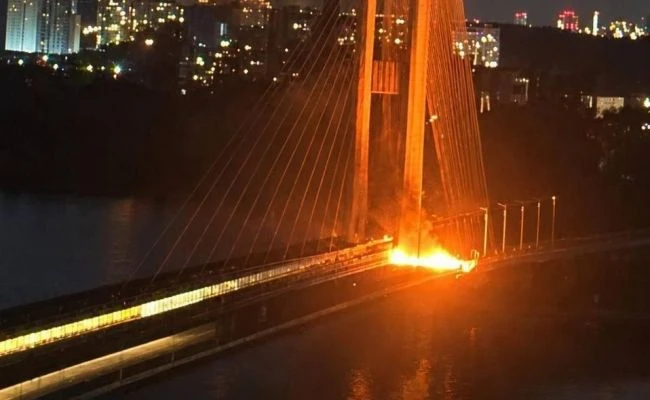 🌉 Депутат Рады: удары по мостам Киева — это пока прицеливание, но настоящие приведут к...