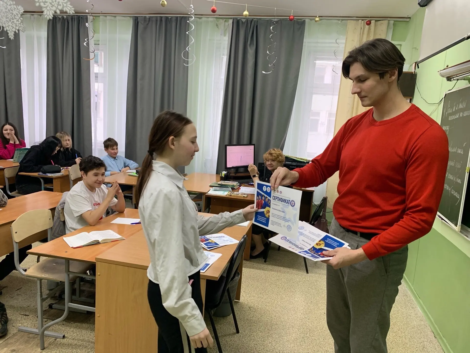 24 декабря мы подвели спортивные итоги года! 🥇  Вручили сертификаты всем участникам фестиваля «Самбо