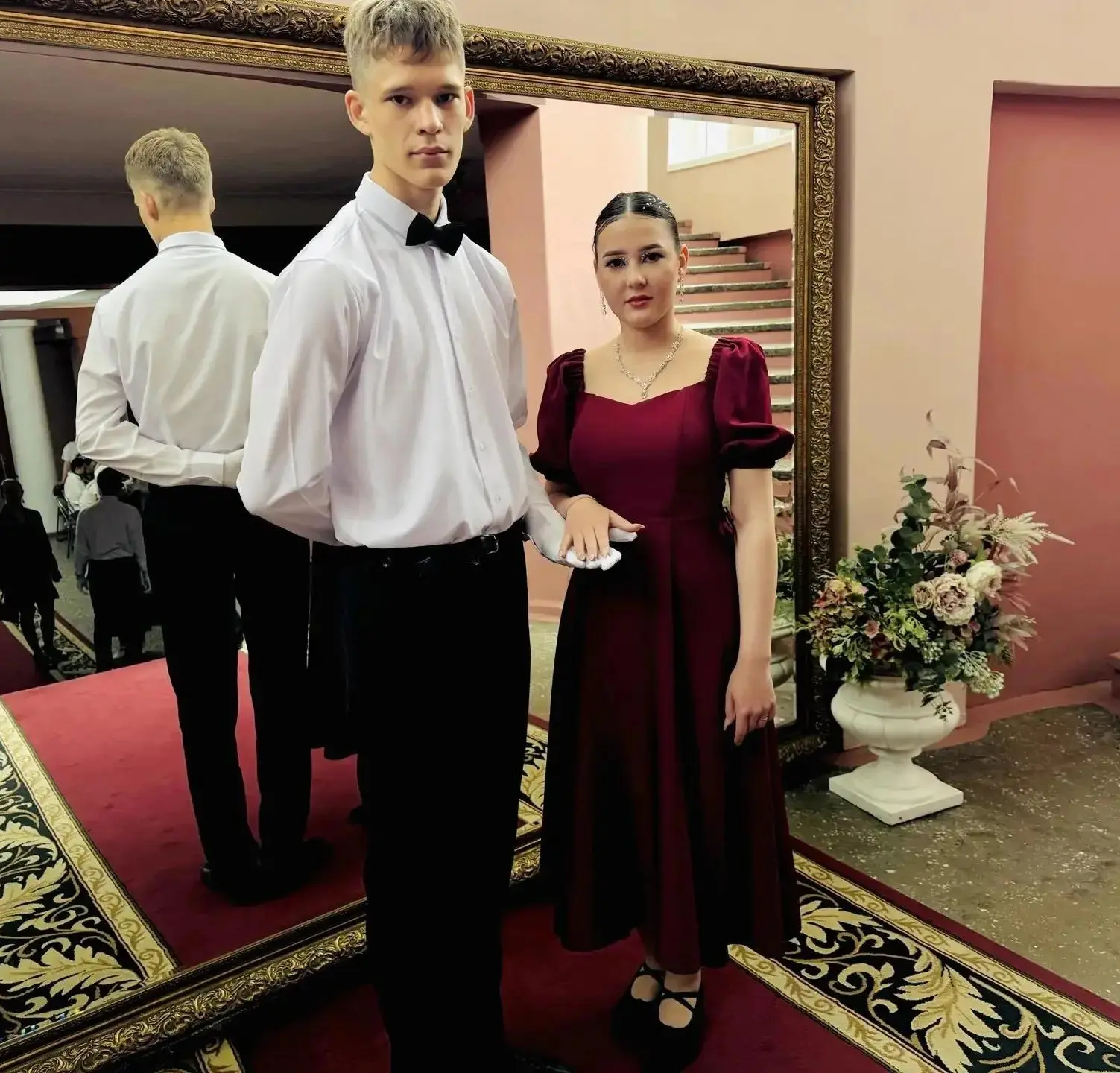💫 Гера, Максим и главный Бал лета: как это было в Черемхово
Они не просто учатся -они танцуют на ба