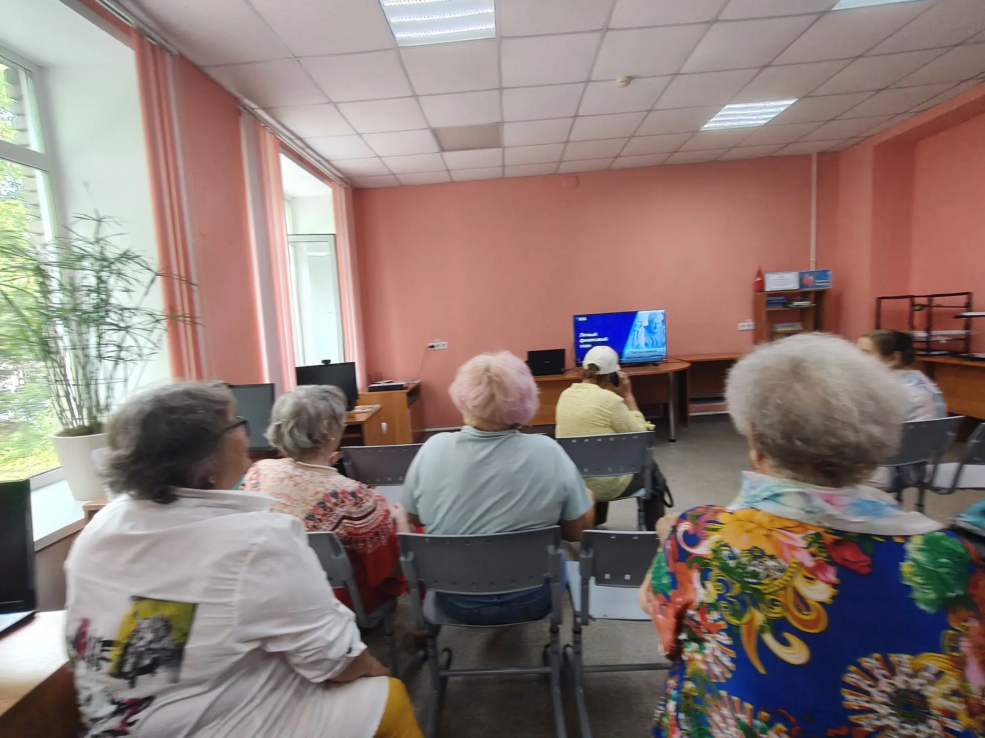 29 июля в Модельной библиотеке семейного чтения п. Малиновка состоялся видеолекторий "Простые финанс
