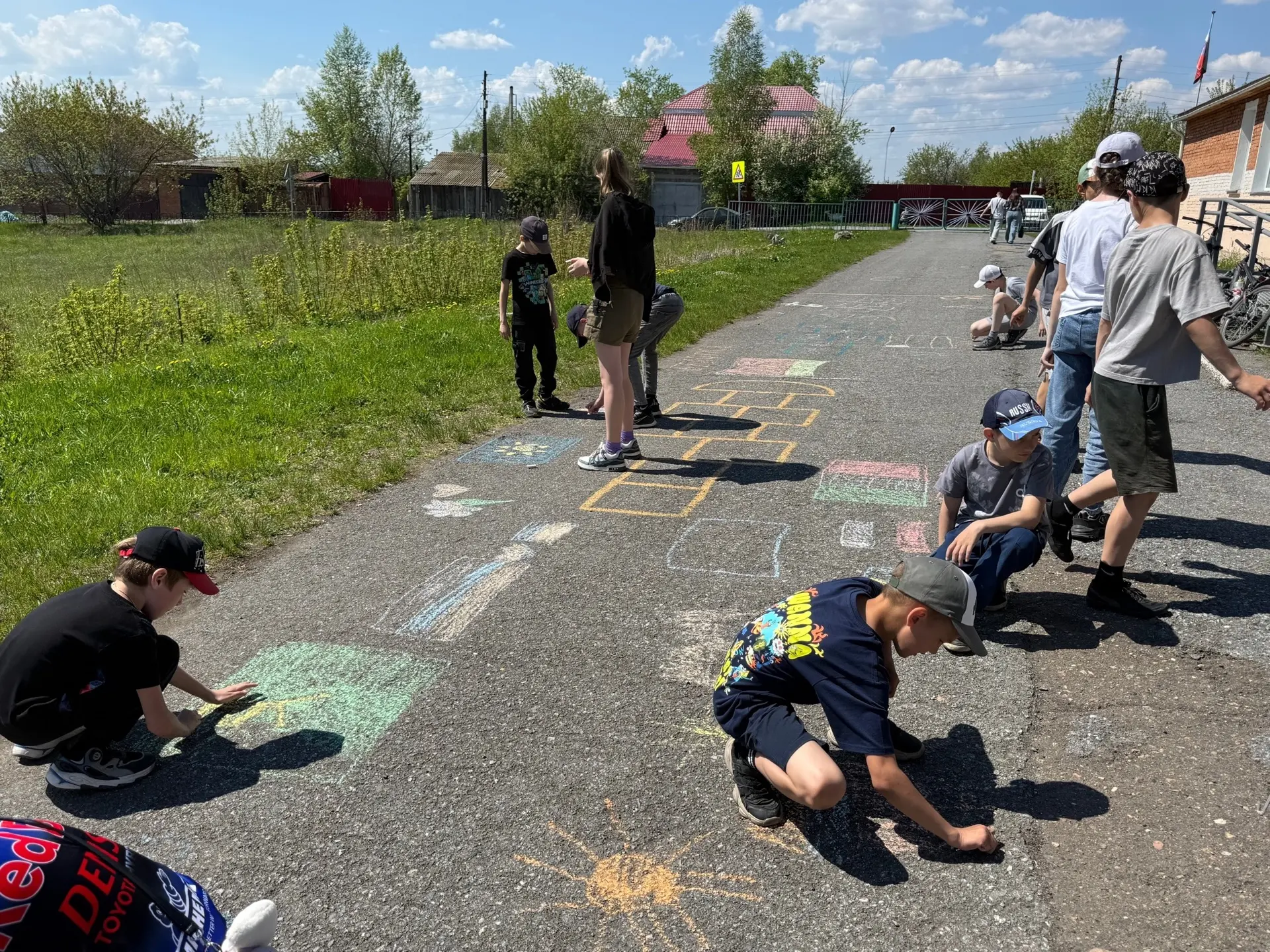 🌞 Сегодня в нашем летнем лагере при школе было очень активно и весело! Мы начали утро ...