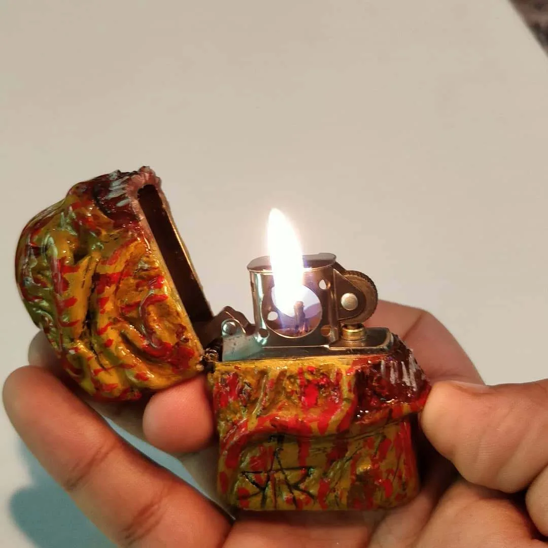 "Ужасно-интересный" кастом трубочной Zippo.