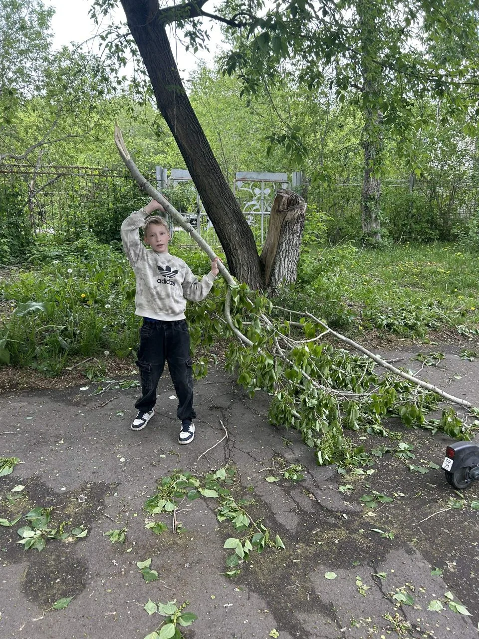 Немного фотографий о том, как наши воспитанники и педагоги устраняли последствия шкваль...