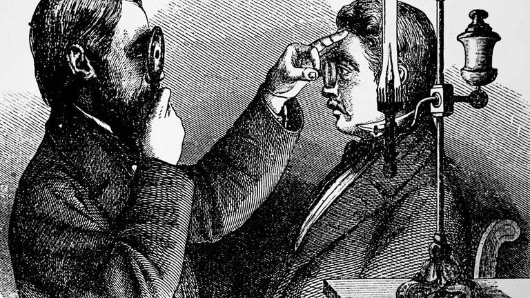 11 июня 1826 года в доме Ланге у Никитских ворот открылась первая в Москве глазная больница. Всего 2