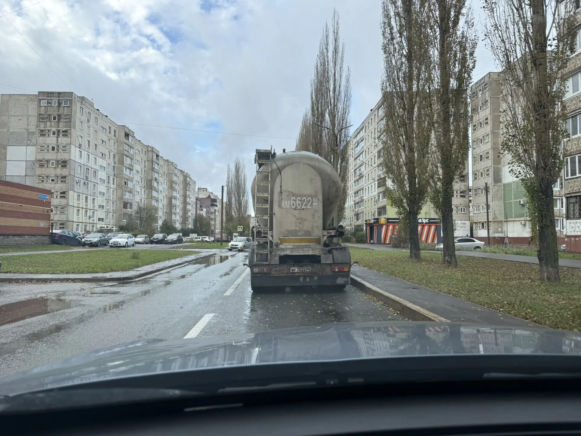 В Сипайлово на Бикбая 39 припарковался. ЖКХ уберите