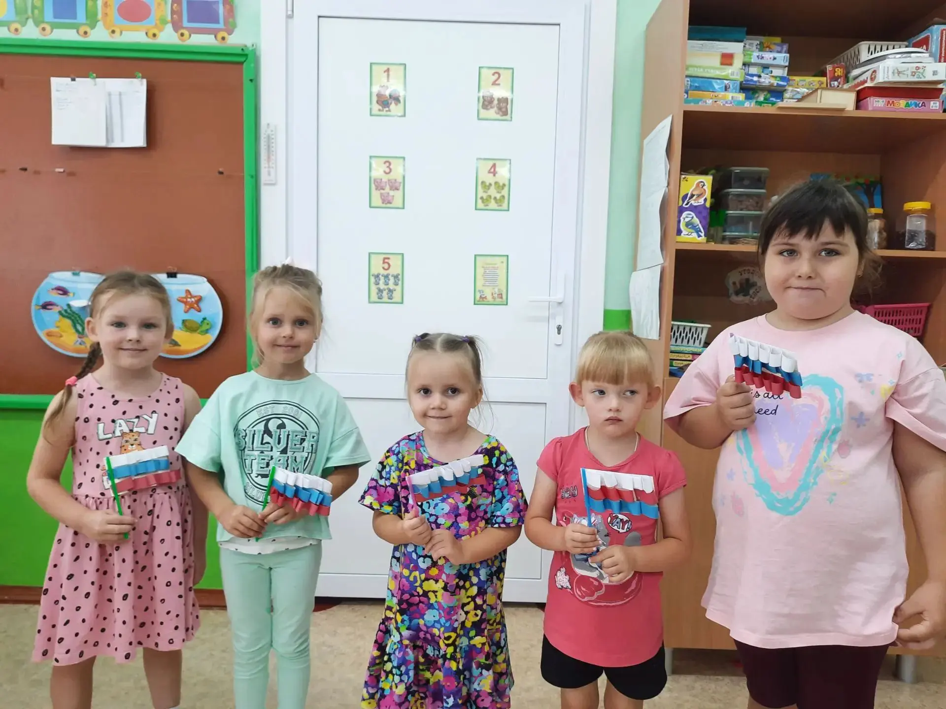 Белый –облако большое,