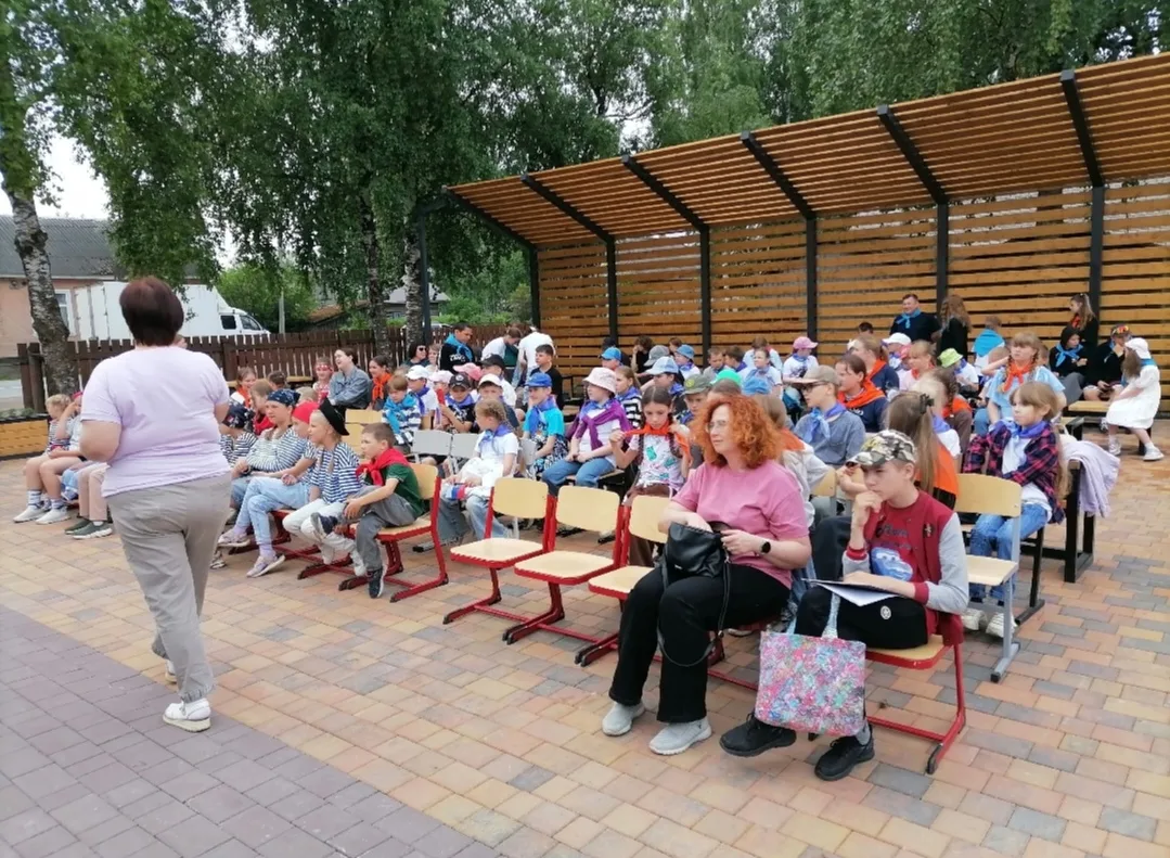 ☀️ Лето – это маленькая жизнь, а наши каникулы – это настоящий праздник! 
🎉 Сегодня к нам в лагерь 