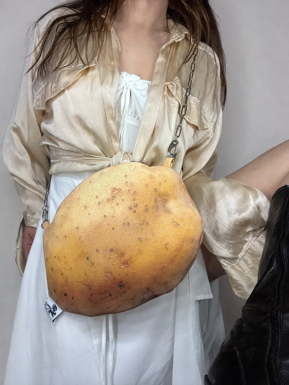Самые «вкусные» сумки, которые нельзя съесть 😋

Один дизайнер создала серию аксессуаров, которые с 