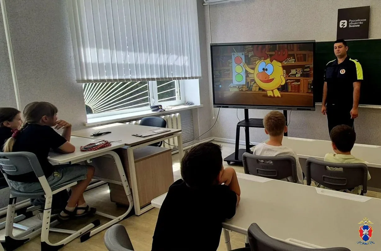 Госавтоинспекция провела занятия по безопасности для детей в пришкольных лагерях Херсонской области
