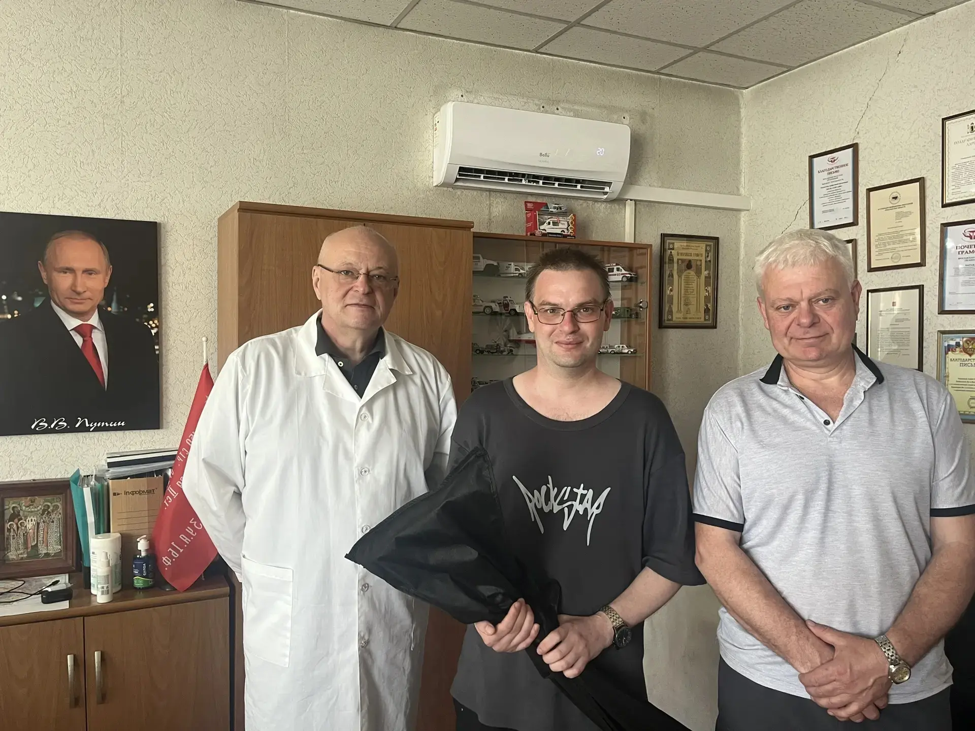 На прошлой неделе нашу станцию посетил бывший коллега Виктор Севернард. По зову сердца ...