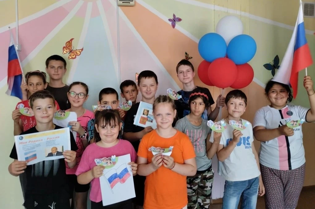 Сегодня в нашем школьном лагере прошло мероприятие, посвященное Дню России.  Ребята не только провер